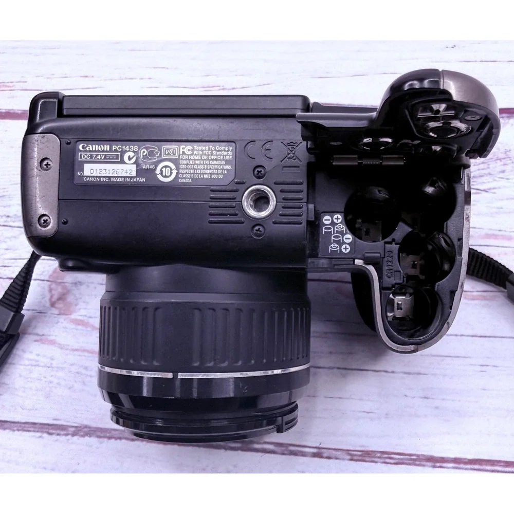 Canon PowerShot SX20 IS 12.1MP Digital Camera 20x Optical Zoom Black Bundle